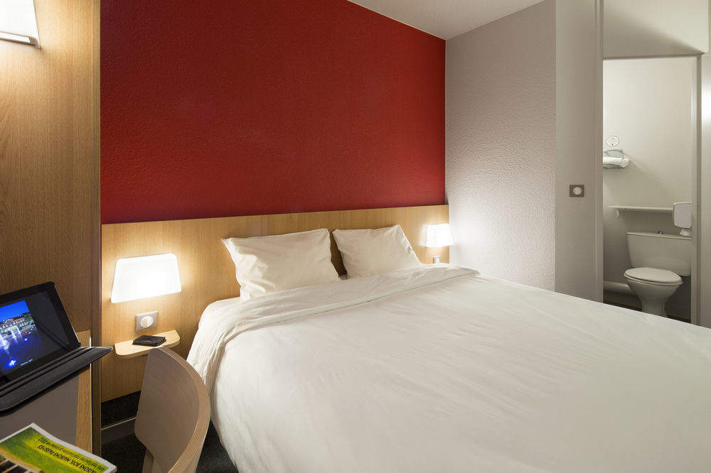 Lyon Grand Stade Hotel 2*