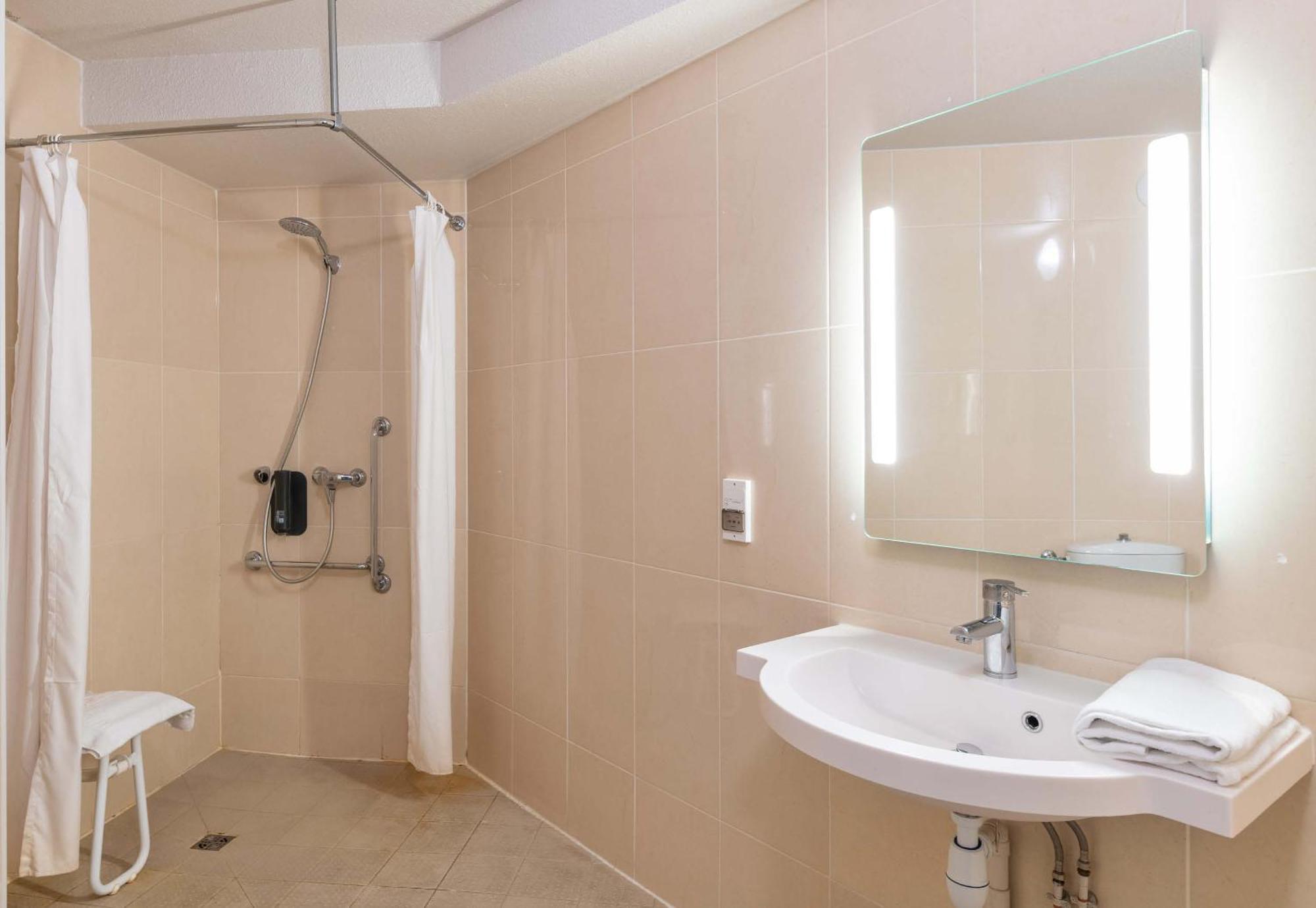 Hotel Lyon Grand Stade 2*