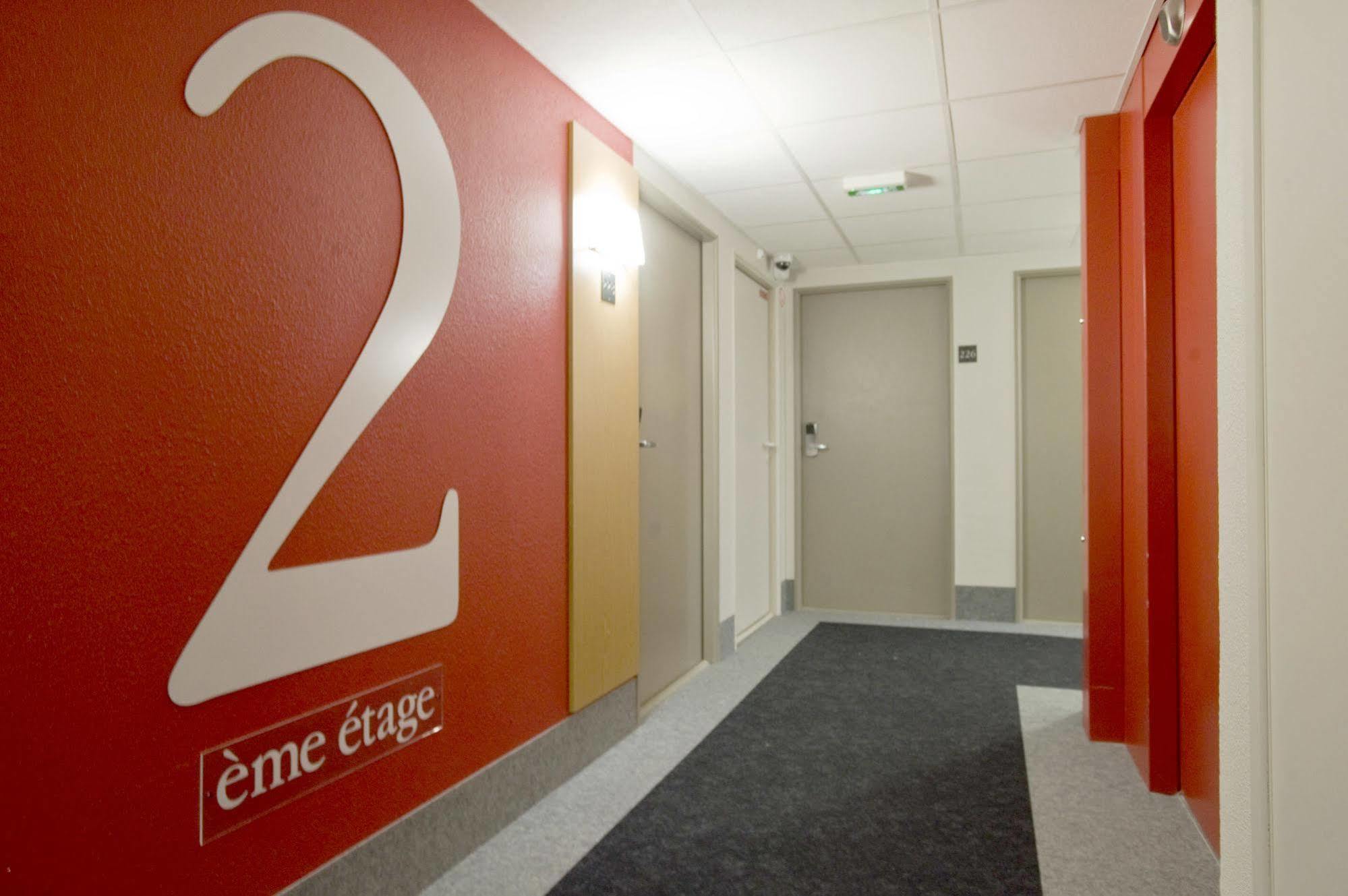 Hotel Lyon Grand Stade 2*